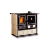 Cucina Legna Nordica ROSA scarico a Des potenza termica Potenza termica nominale 6,5 kW. Consumo orario 1,9kg/h. di colore Colore Cappuccino