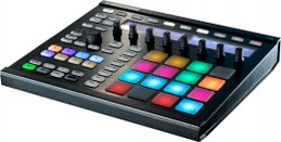 Traktor MASCHINE MKII Black